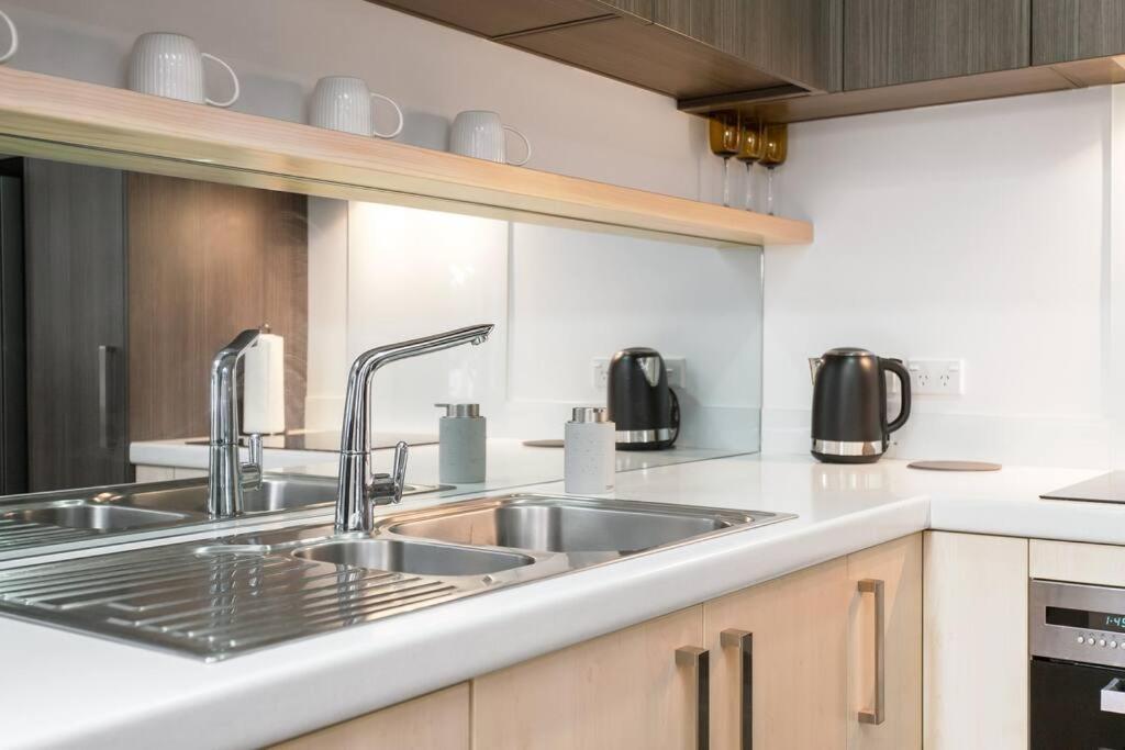 Appartamento Convenient Urban Townhouse 2 Carparks Available Christchurch Esterno foto