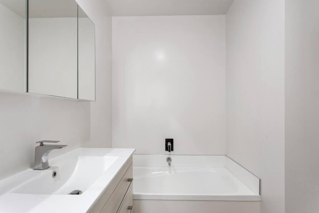 Appartamento Convenient Urban Townhouse 2 Carparks Available Christchurch Esterno foto