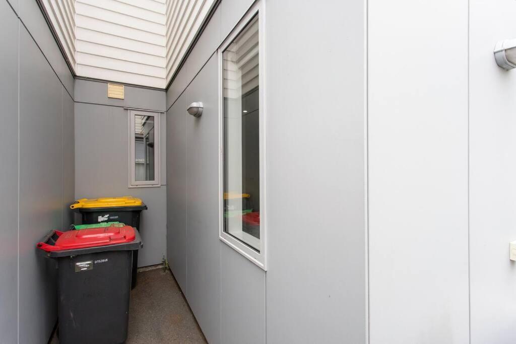 Appartamento Convenient Urban Townhouse 2 Carparks Available Christchurch Esterno foto