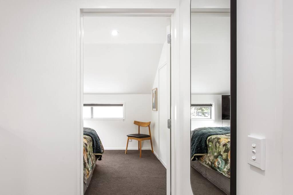 Appartamento Convenient Urban Townhouse 2 Carparks Available Christchurch Esterno foto